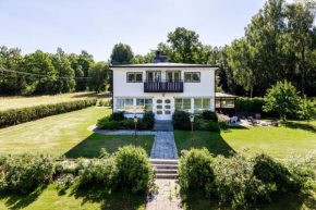 Large and modern house with its own sandy beach, Rydaholm